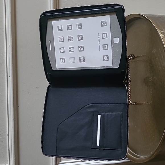 NEW Fossil Black 100% Leather iPad Zip Around Tech Easel Case SL4801 $95 - Picture 4 of 8